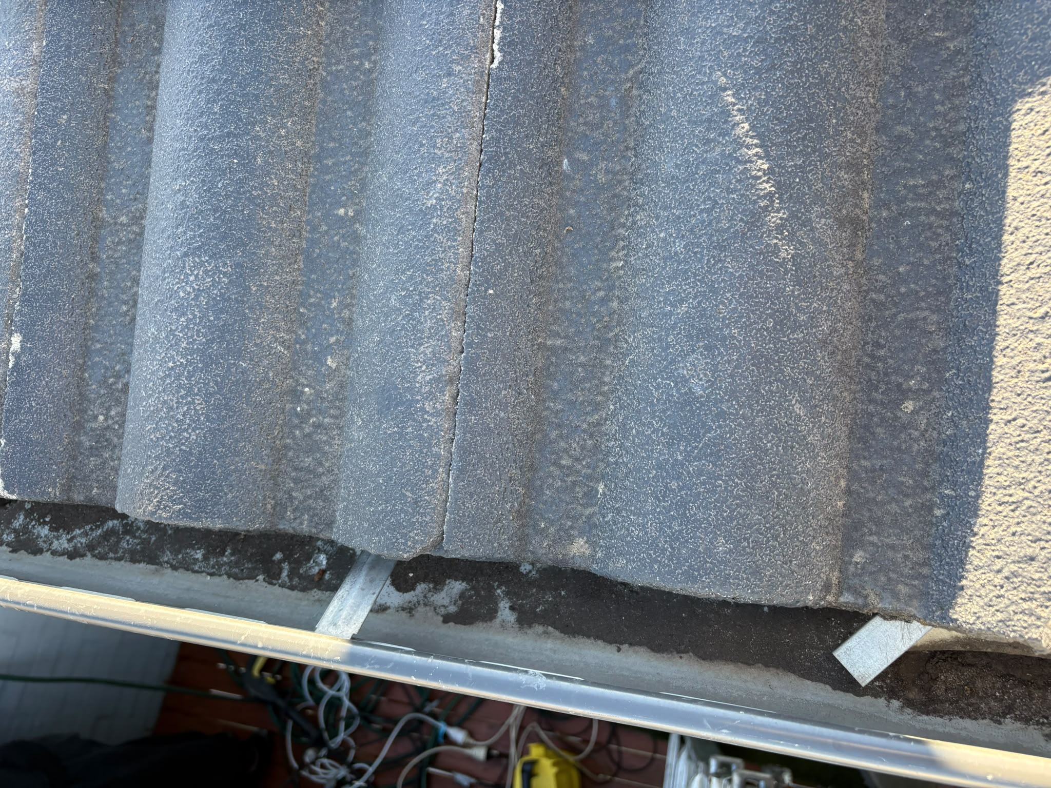 Professional gutter cleaning work